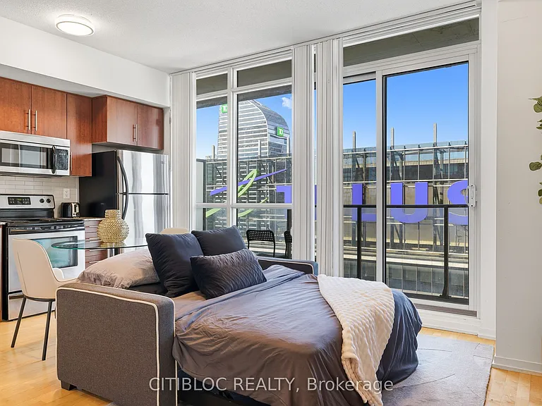 65 Bremner Blvd #4007 — Photo 39