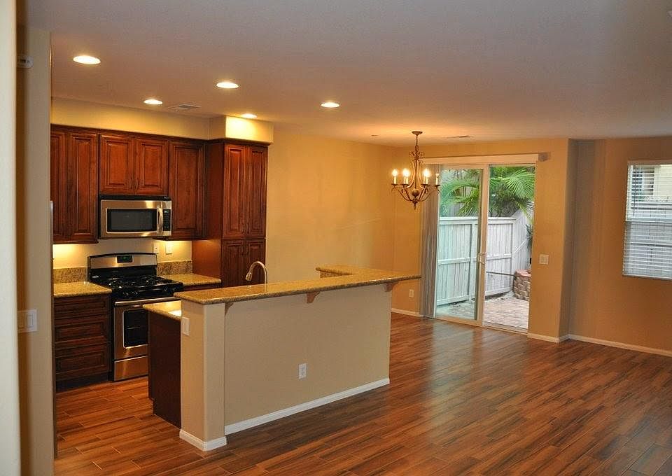 1st image of 193 Aurora Ave