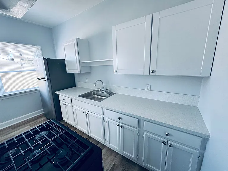 255 S Catalina St — Photo 15