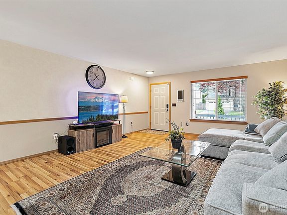 5th image of 18812 93rd Avenue E