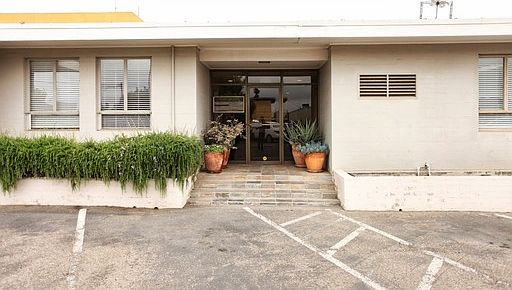 4th image of 790 E Santa Clara St Ste 105