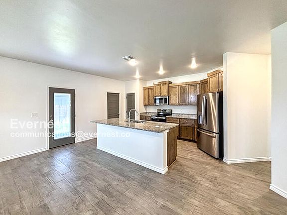 4th image of 718 Freedom Cir