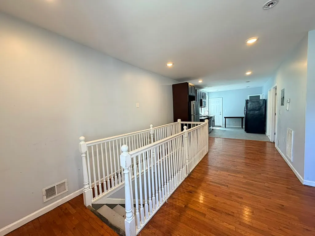 4 bed, $2,800 — Photo 3