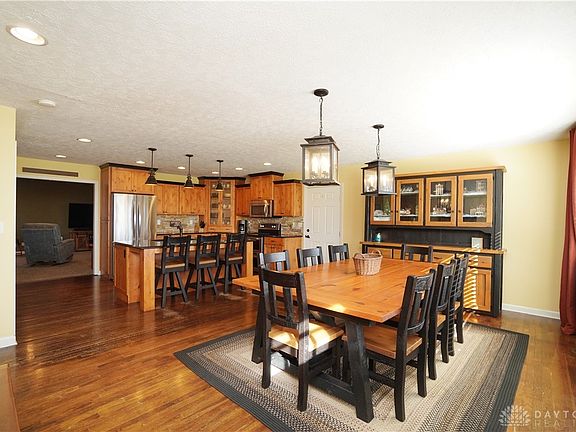 4th image of 991 Valley Dale Dr