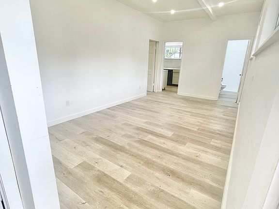 5th image of 9405 SW 92nd Ave