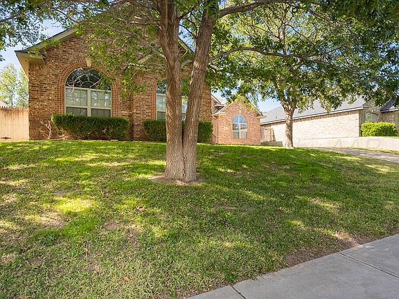 3rd image of 2407 Sweetgum Ln