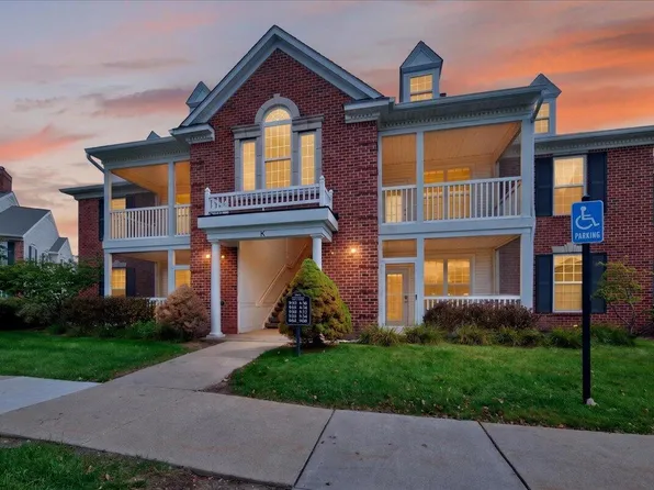 932 W Summerfield Glen Cir, Ann Arbor, MI 48103