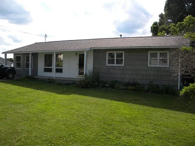 101 Holliday Dr photo 1