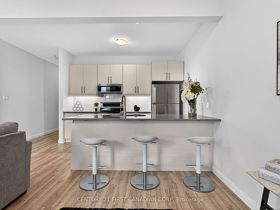 4th image of 807 Kleinburg Dr #9