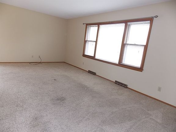 3rd image of 2602-2604 Kenwood Ave