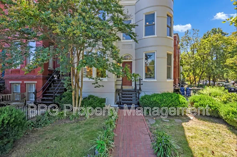901 N Carolina Ave SE #2