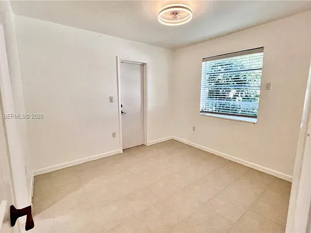 6193 SW 48th Ct — Photo 4