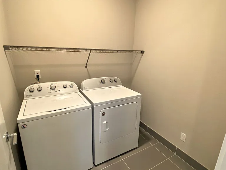 16378 NE 12th Pl — Photo 24