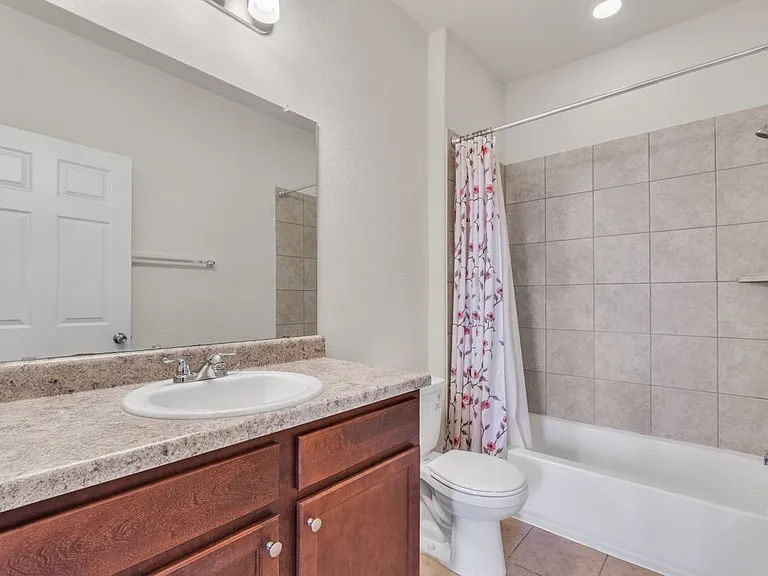 535 Twisted Oaks Ln — Photo 11