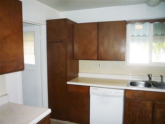 5th image of 1623 Bessie Ave