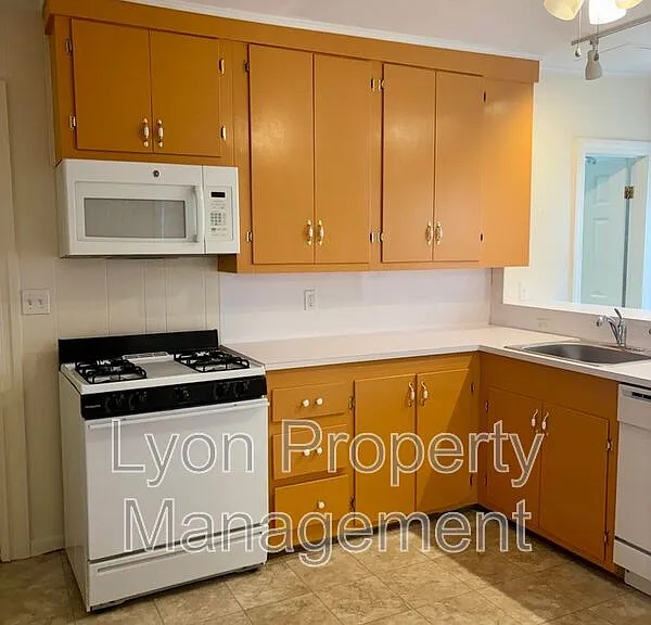 98 Anthony Ave #3R — Photo 3