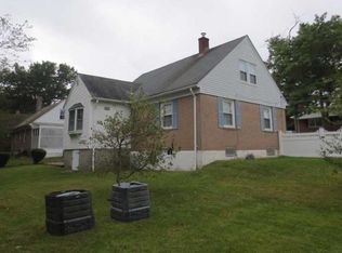 8 Bayou Dr, Smithfield, RI 02828