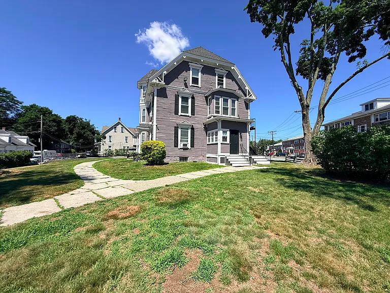 568 Main St #3 — Photo 1