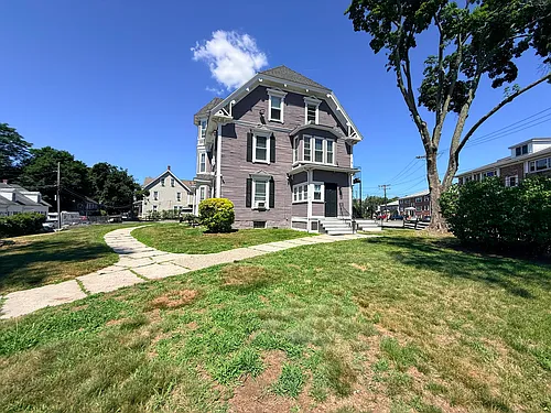568 Main St #3 Photo 1