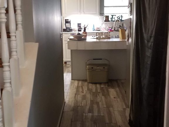 Hallway to kitchen