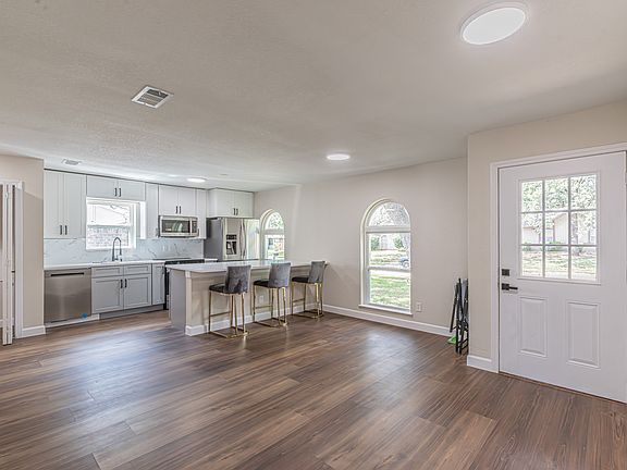 4th image of 1214 Winterwood Dr
