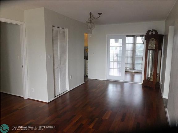 2nd image of 941 Crystal Lake Dr APT 304