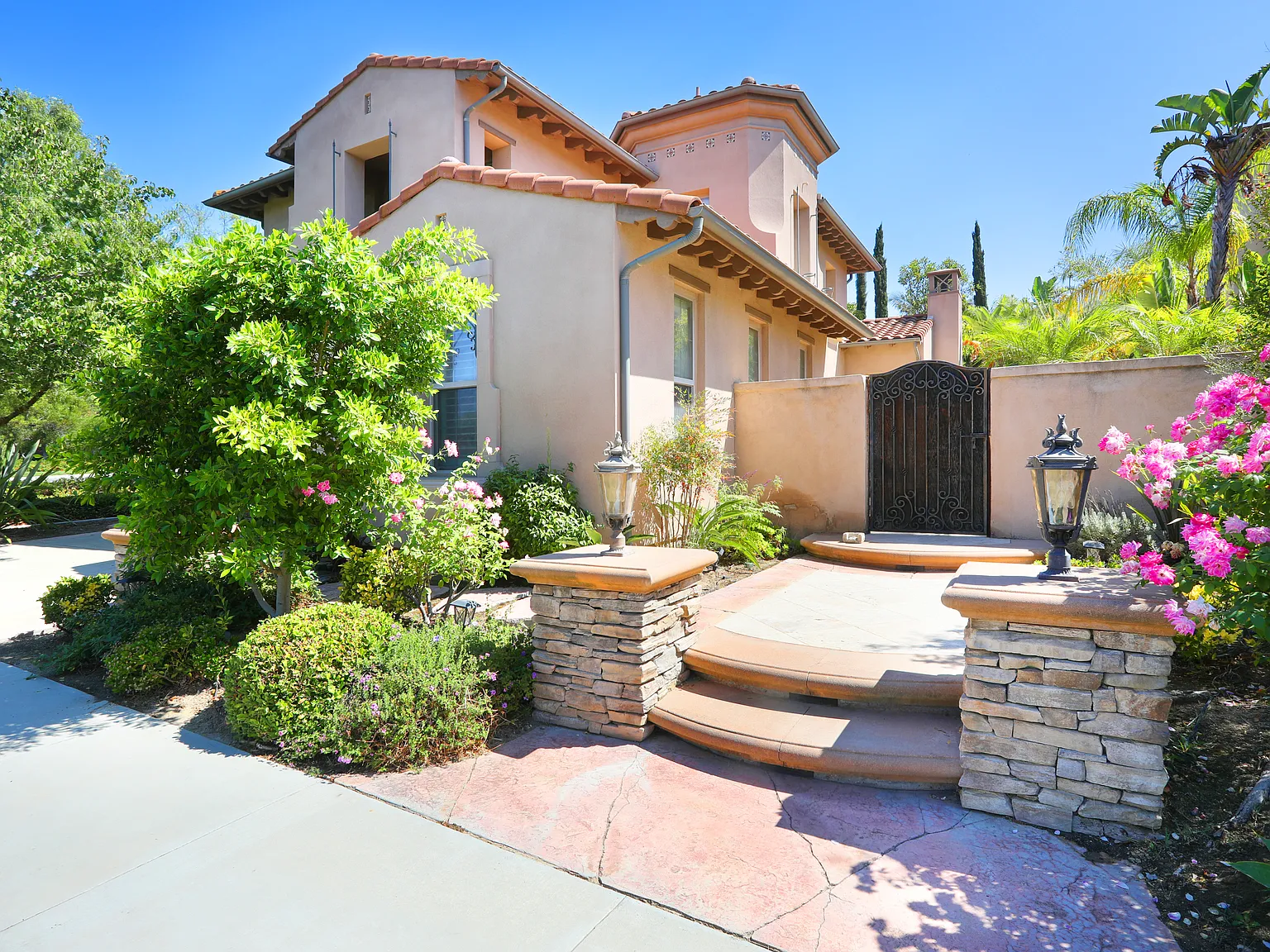 4 bed, 2933 sqft, $6,750 — Photo 3