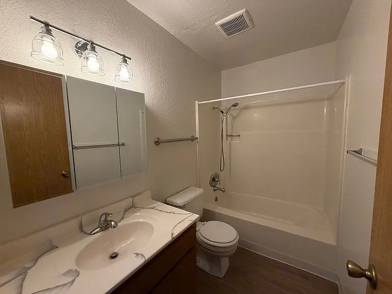 1016 Loni Dr — Photo 4