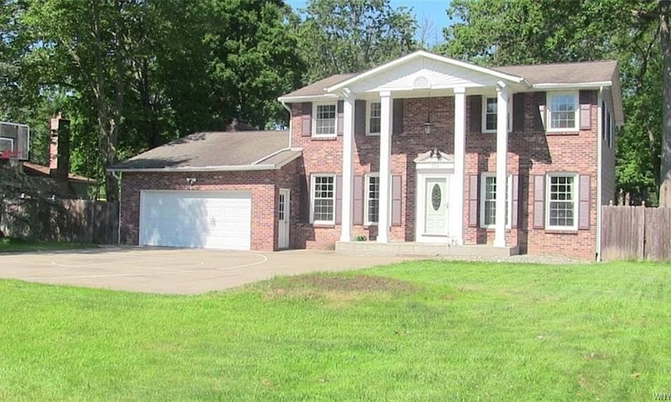 1st image of 110 Fernwood Ln
