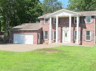 110 Fernwood Ln, Grand Island, NY 14072