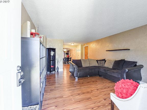 3rd image of 800 NE 98th Ct