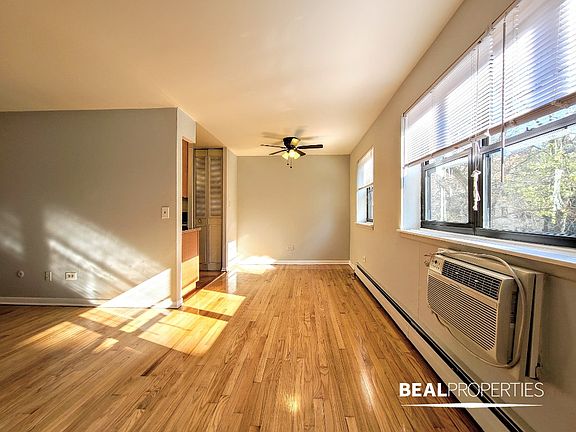 4th image of 510 W Briar Pl #510302