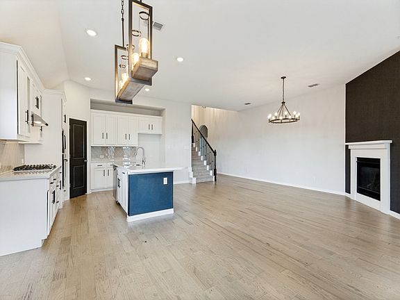 5th image of 1520 Eleanor Dr