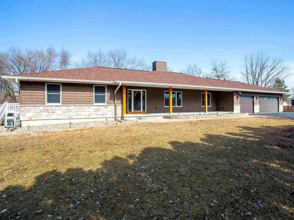 1215 53rd St, Moline, IL 61265