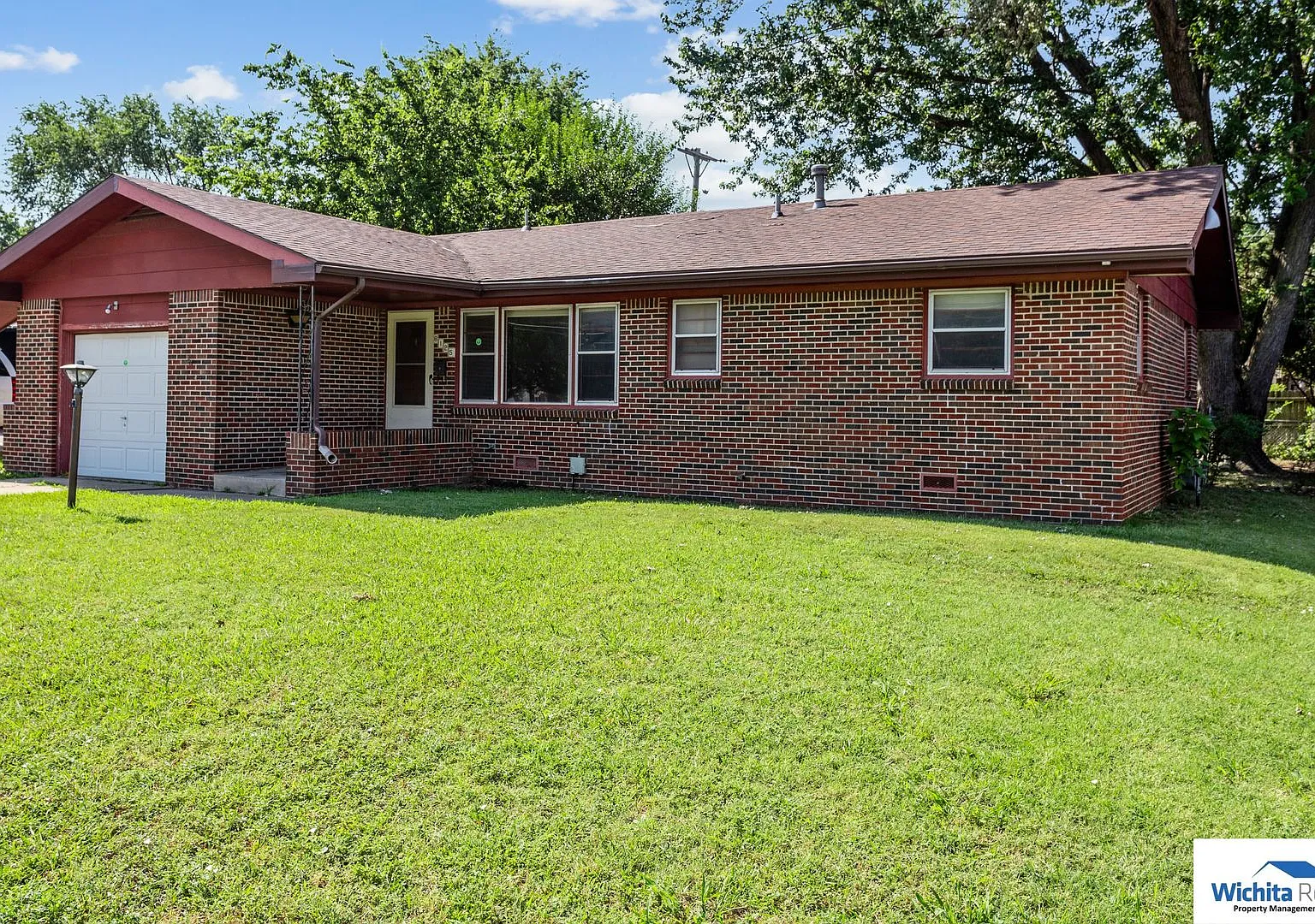 Spacious 3 Bed 2 Bath - SE Wichita — Photo 2