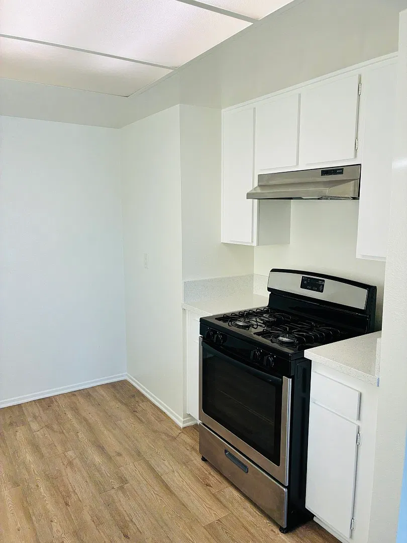 2 bed, 890 sqft, $2,585 — Photo 4