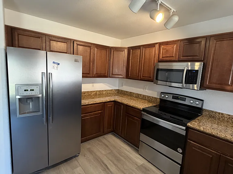 1124 W Laurel Ave — Photo 8
