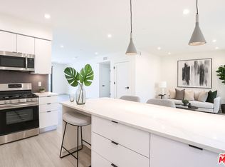 11800 Courtleigh Dr #305, Los Angeles, CA 90066