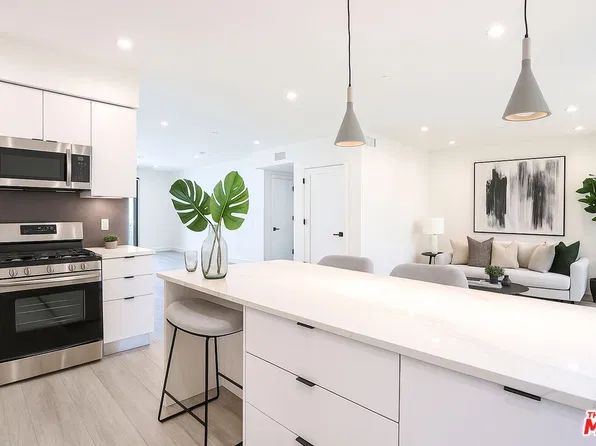 11800 Courtleigh Dr #402, Los Angeles, CA 90066