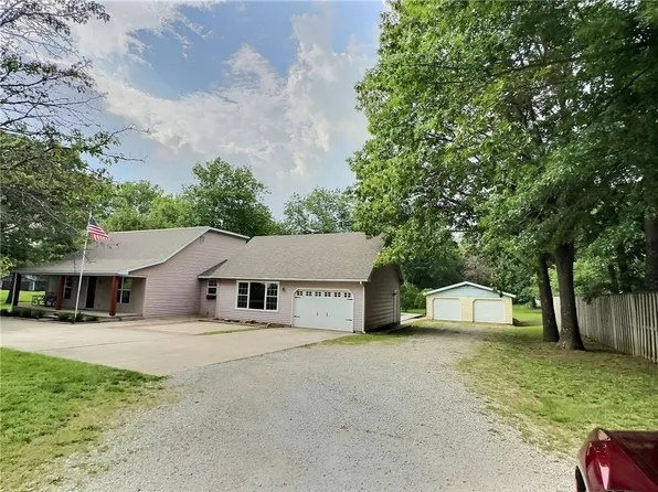 15875 E Stockade Rd, Nevada, MO 64772