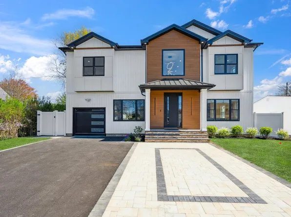 49 Pilgrim Lane, Westbury, NY 11590