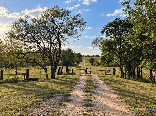 1320 County Road 388, Waelder, TX 78959