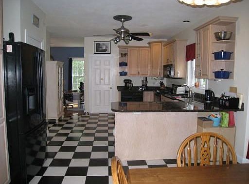 1st image of 11 Hastings Dr