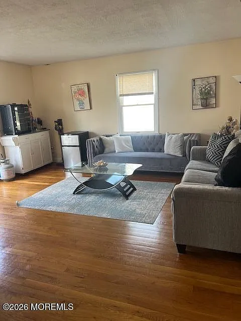 4 bed, 2.5 bath, 2210 sqft, $4,350 — Photo 4