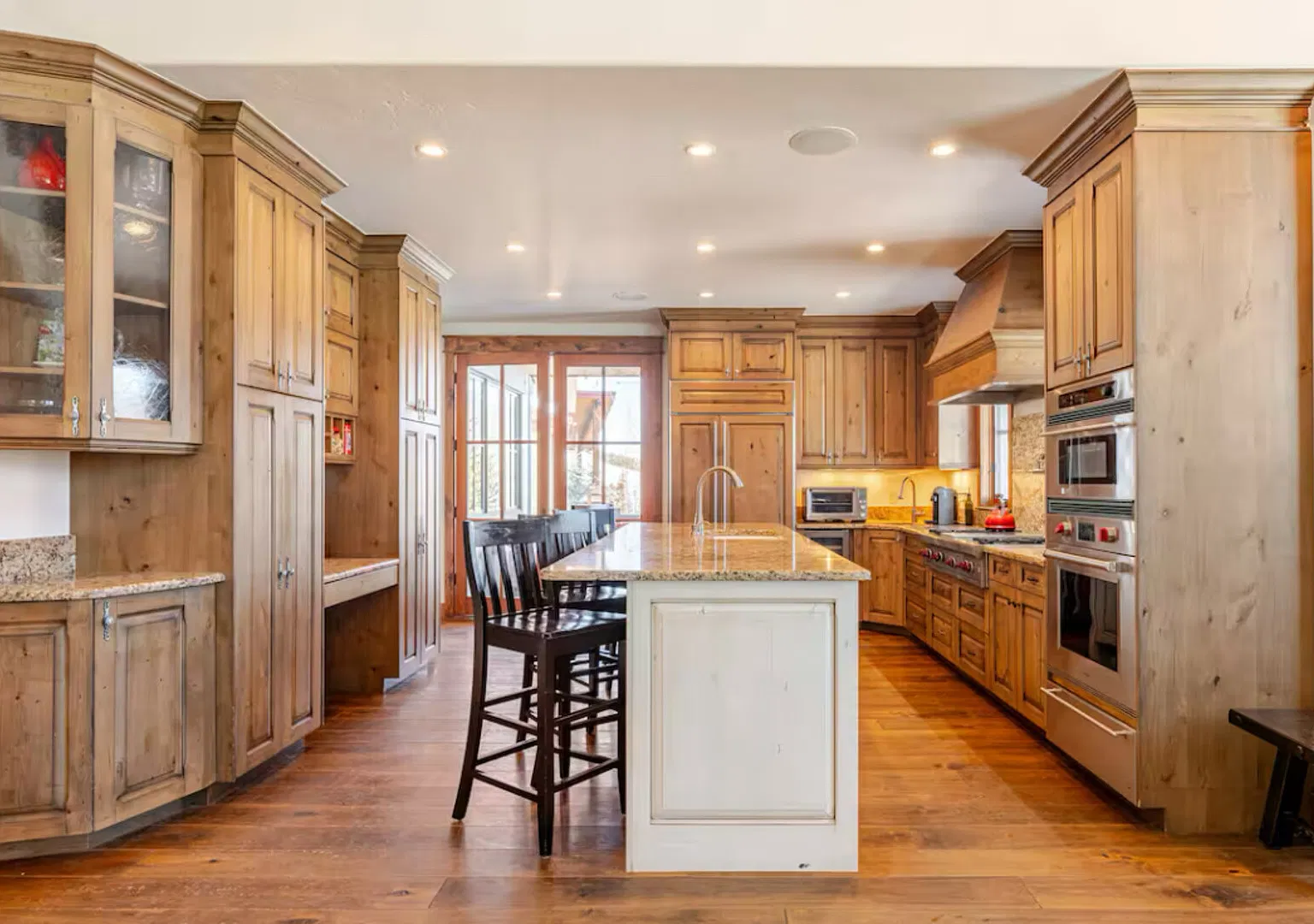 Cove Chalet — Photo 4