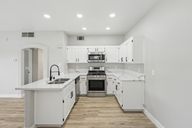 Ramsgate Dr 327-010.jpg