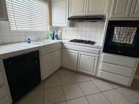 3rd image of 5582 Jonathan Dr