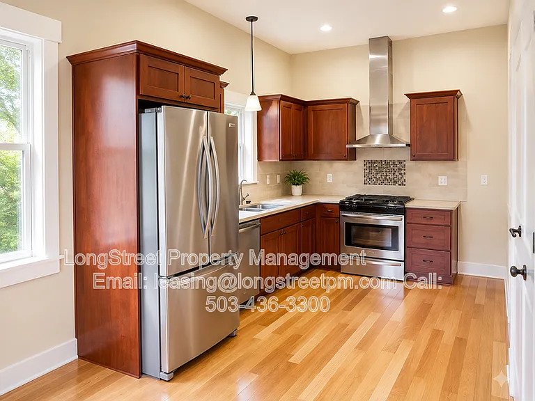 73 NE Graham St — Photo 8