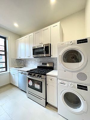 1st image of 200 W 95th St #502