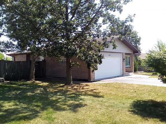 5th image of 17007 Marilyn Dr